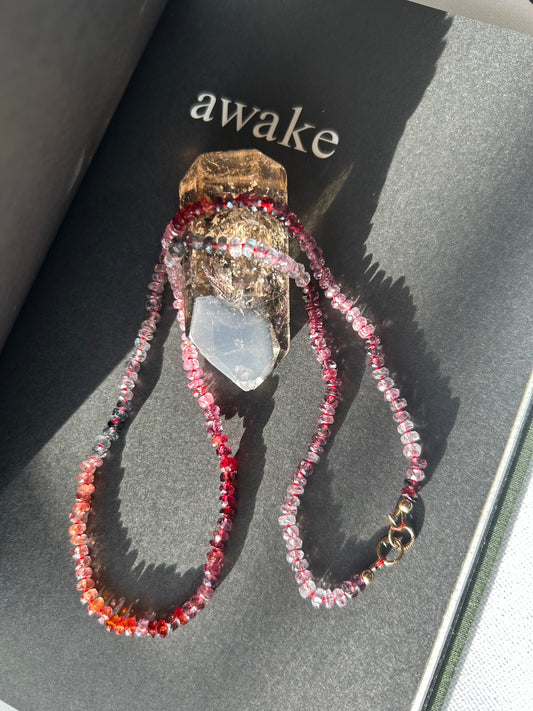 Resilience and beauty, Spinel mini